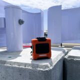 夏の警備に欠かせない“涼”アイテム！空調服…ではなく、腰掛け扇風機！？